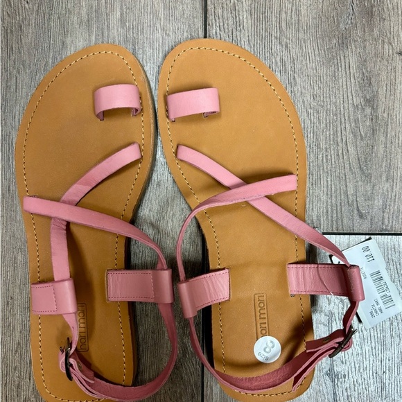 Elegant Pink Leather Sandals - Picture 1 of 2